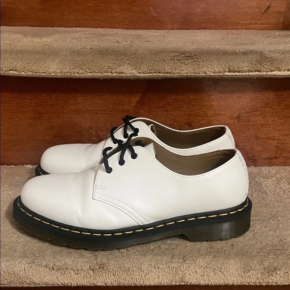 NWOT Dr. Martens White Leather Oxfords with Black Accents Men’s Size 8